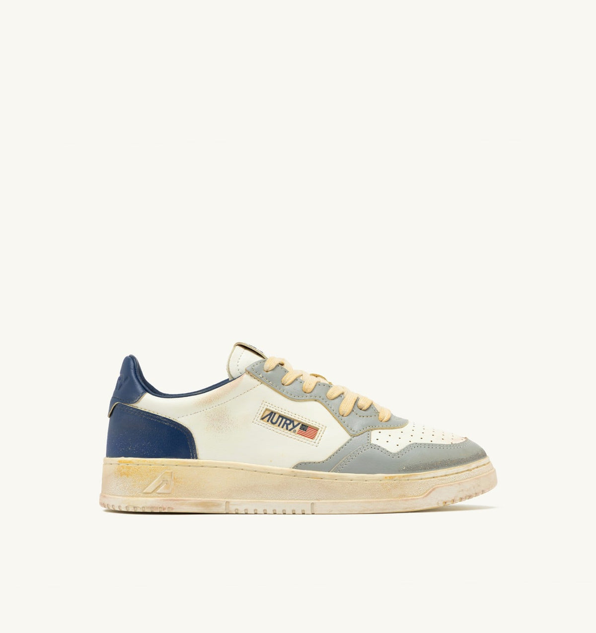 AUTRY Man MEDALIST LOW SUPER VINTAGE SNEAKERS IN LIMESTONE WHITE AND BLUE LEATHER