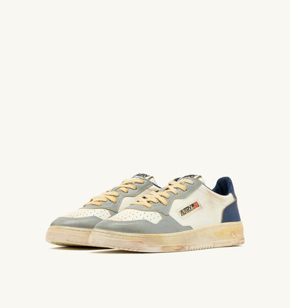 AUTRY Man MEDALIST LOW SUPER VINTAGE SNEAKERS IN LIMESTONE WHITE AND BLUE LEATHER
