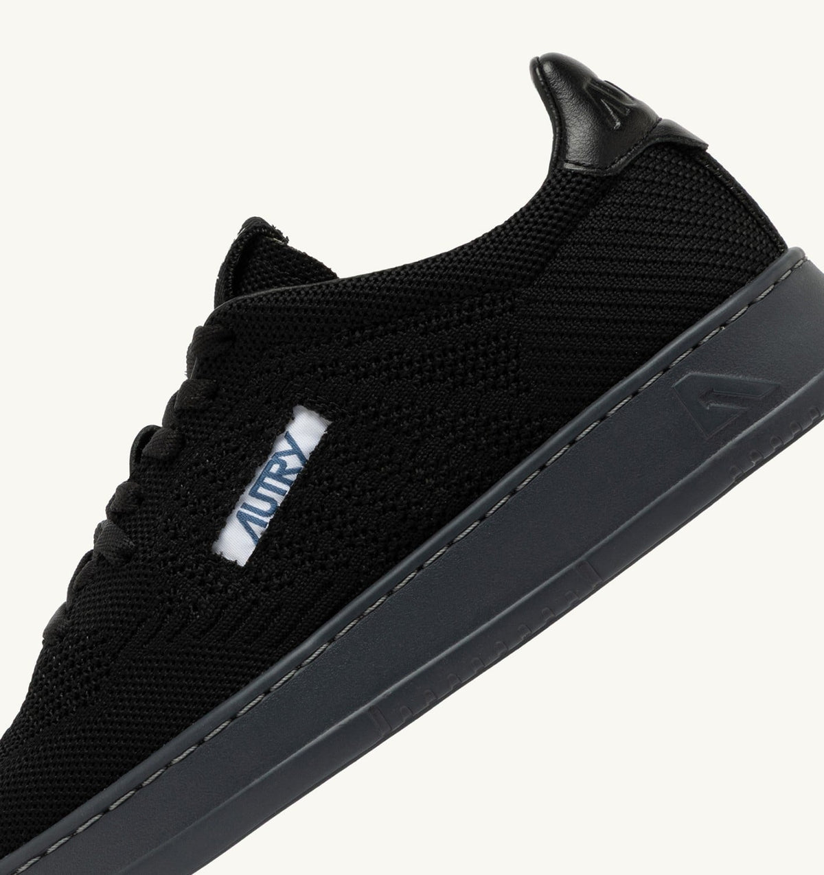AUTRY Man MEDALIST EASEKNIT LOW SNEAKERS IN BLACK KNIT