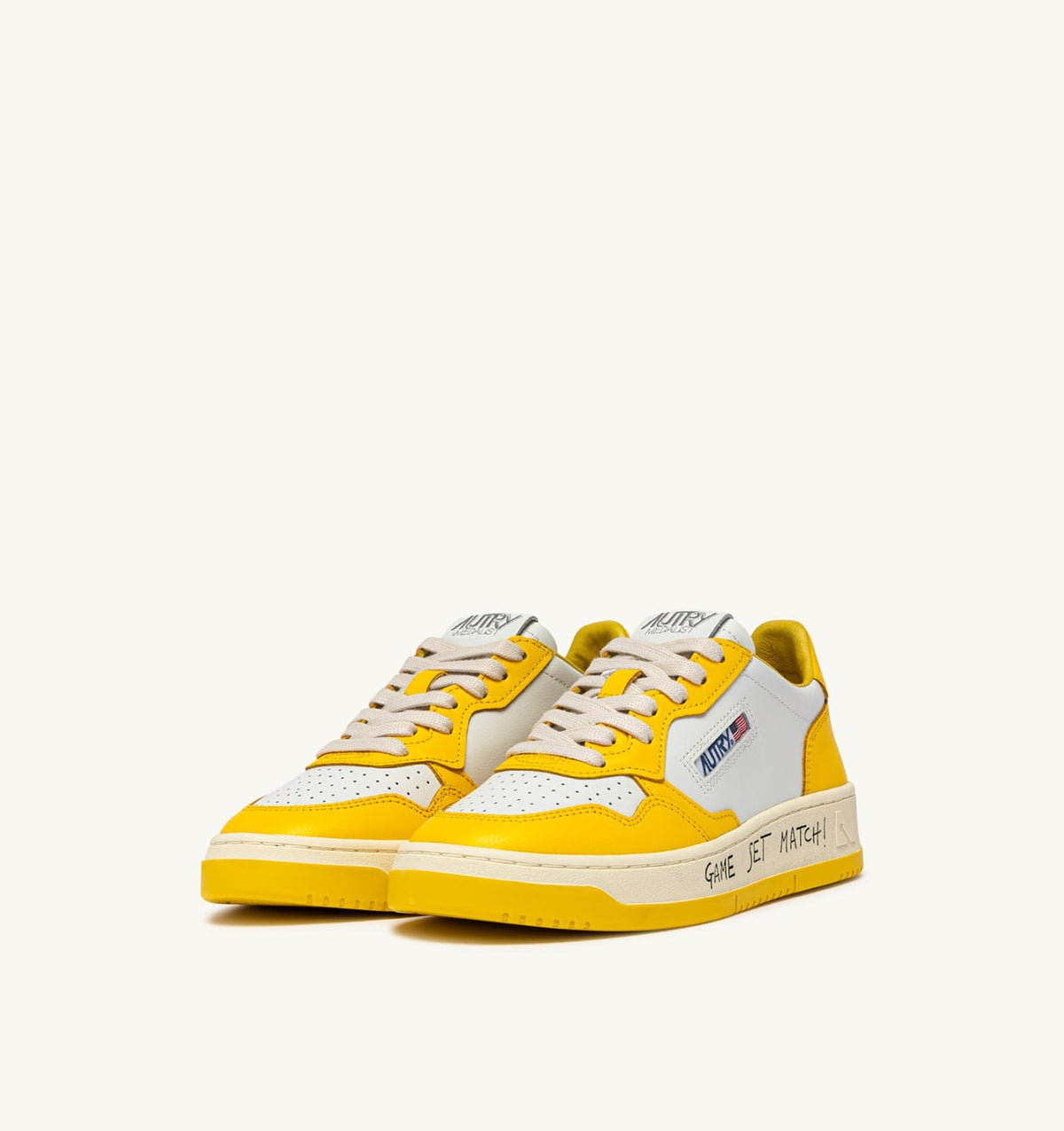 AUTRY Man MEDALIST LOW SNEAKERS IN WHITE AND SLICKER LEATHER WITH LETTERING