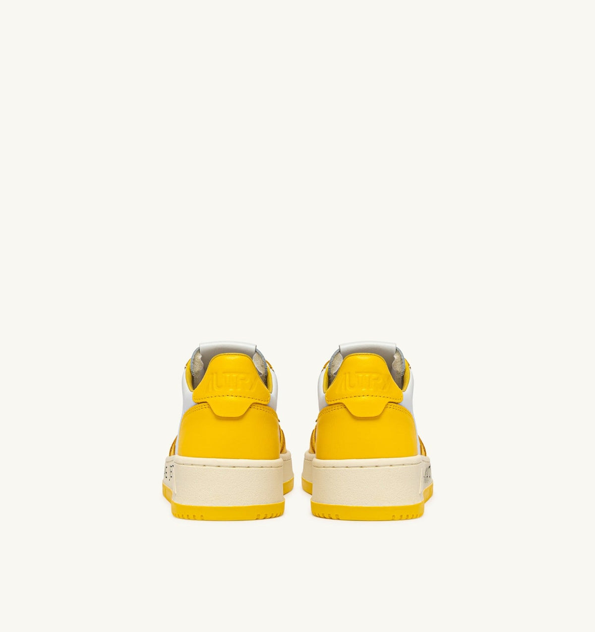 AUTRY Man MEDALIST LOW SNEAKERS IN WHITE AND SLICKER LEATHER WITH LETTERING