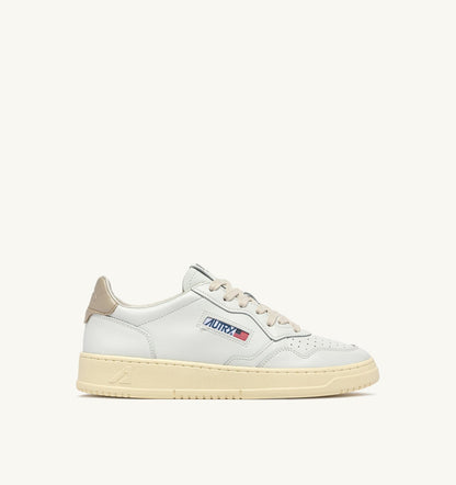 AUTRY Man MEDALIST LOW SNEAKERS IN WHITE AND FEATHER GRAY LEATHER