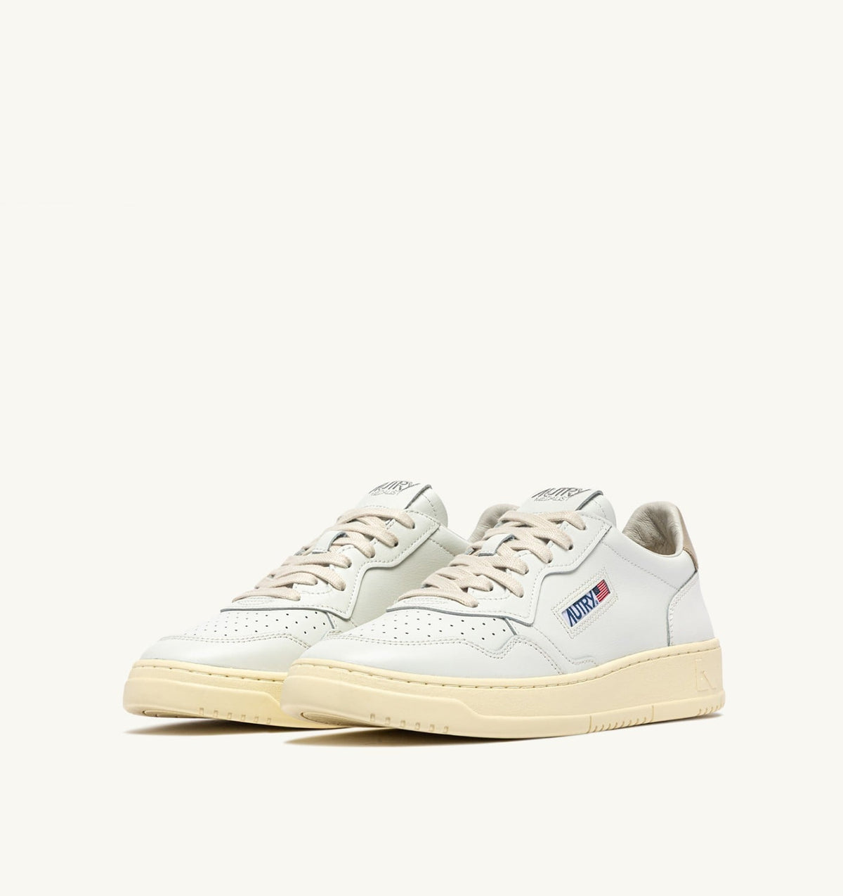 AUTRY Man MEDALIST LOW SNEAKERS IN WHITE AND FEATHER GRAY LEATHER