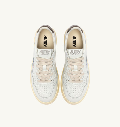 AUTRY Man MEDALIST LOW SNEAKERS IN WHITE AND CHOCOLATE LEATHER