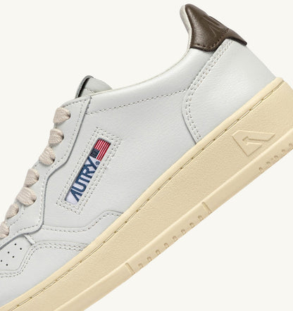 AUTRY Man MEDALIST LOW SNEAKERS IN WHITE AND CHOCOLATE LEATHER