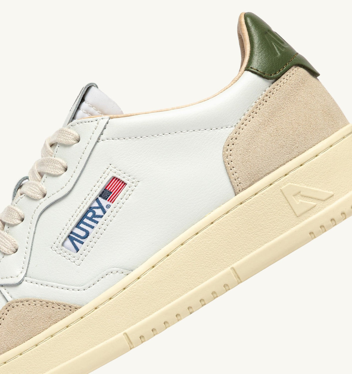 AUTRY Man MEDALIST LOW SNEAKERS IN WHITE LEATHER AND BRONZE GREEN SUEDE