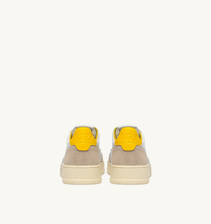 AUTRY Man MEDALIST LOW SNEAKERS IN WHITE LEATHER AND SLICKER SUEDE WITH LETTERING