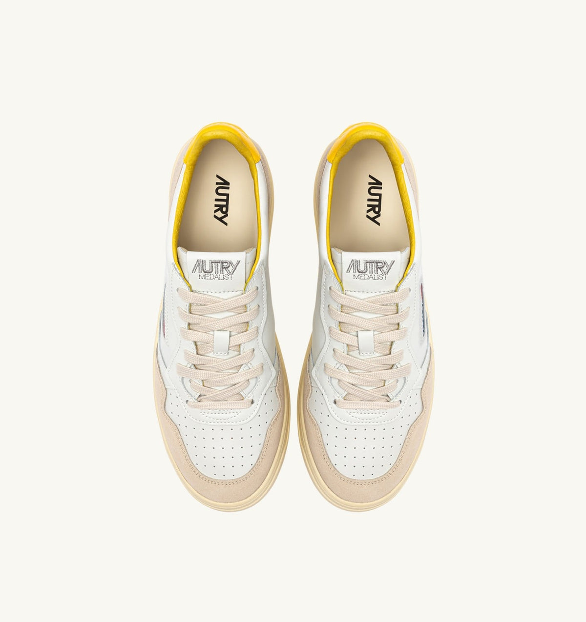 AUTRY Man MEDALIST LOW SNEAKERS IN WHITE LEATHER AND SLICKER SUEDE WITH LETTERING
