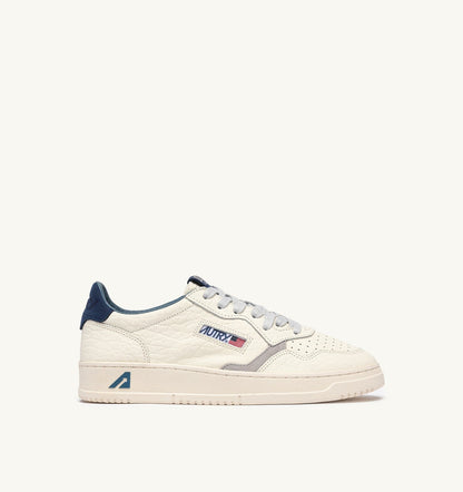 AUTRY Man MEDALIST LOW SNEAKERS IN BLUE DEPTHS AND VAPOR LEATHER