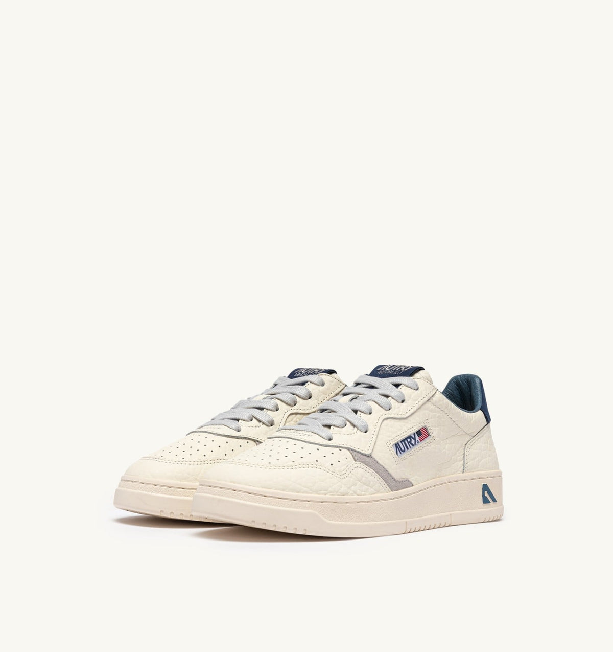 AUTRY Man MEDALIST LOW SNEAKERS IN BLUE DEPTHS AND VAPOR LEATHER