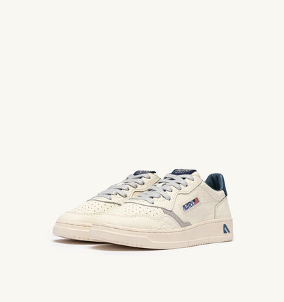 AUTRY Man MEDALIST LOW SNEAKERS IN BLUE DEPTHS AND VAPOR LEATHER
