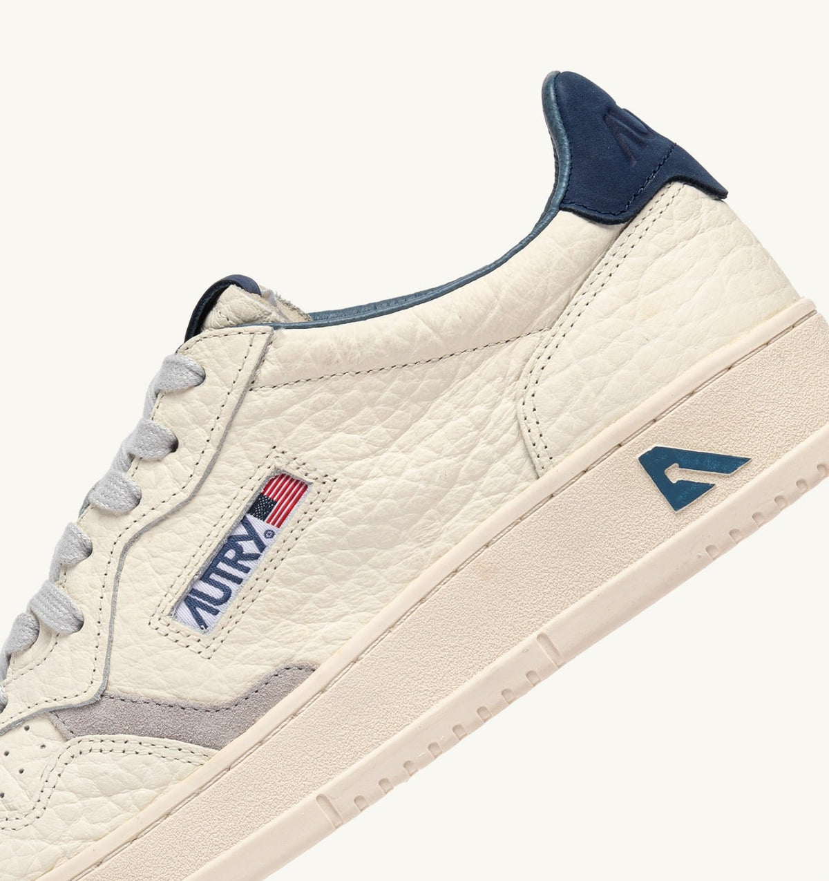 AUTRY Man MEDALIST LOW SNEAKERS IN BLUE DEPTHS AND VAPOR LEATHER