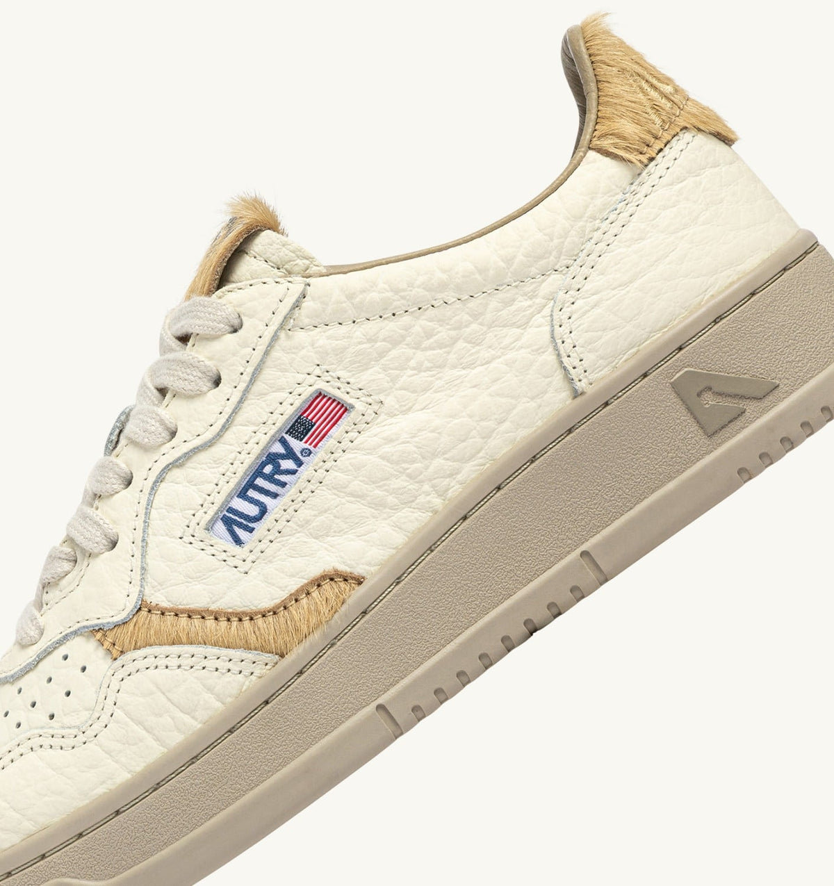 AUTRY Man MEDALIST LOW SNEAKERS IN SAND LEATHER