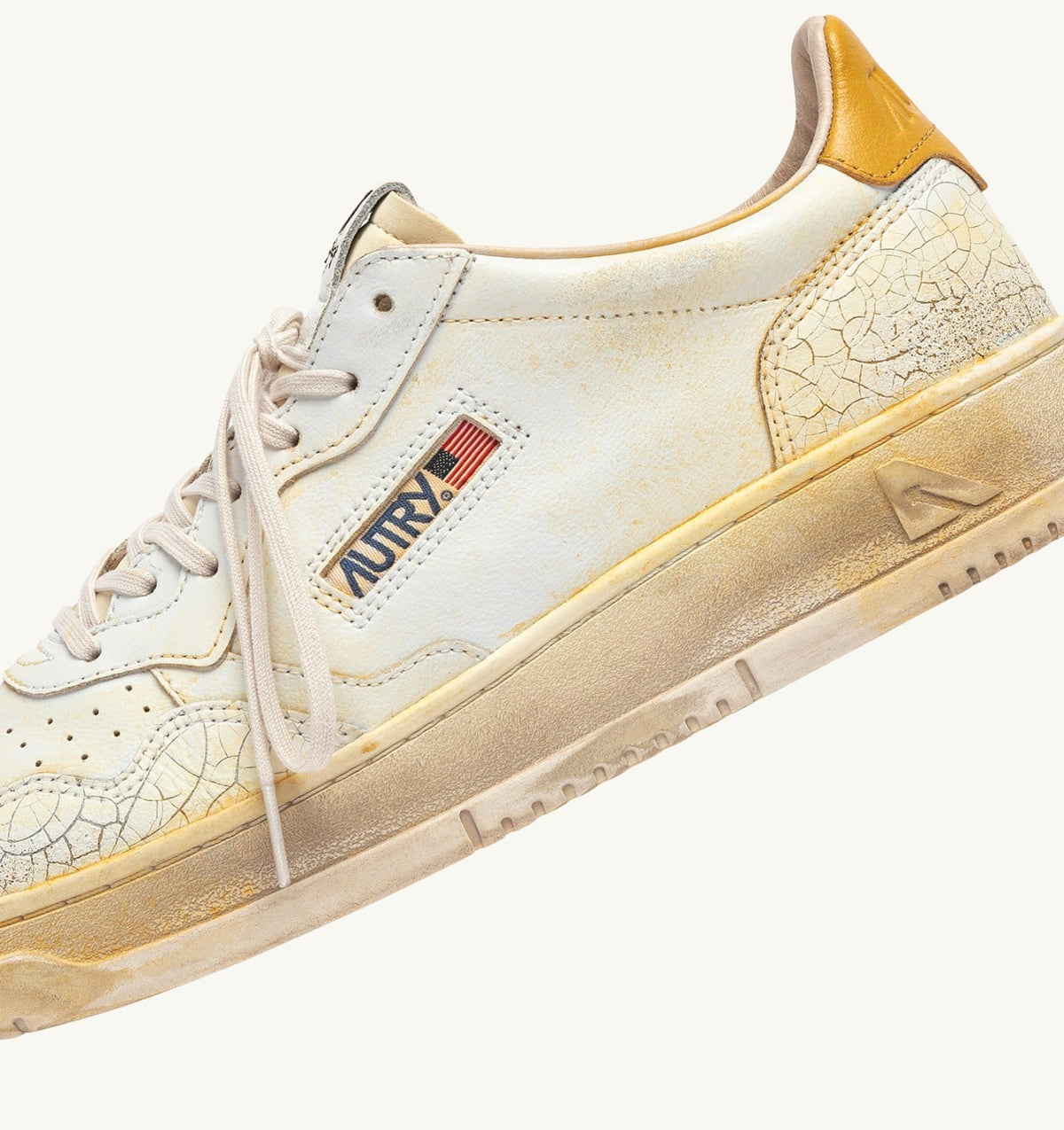 AUTRY Man MEDALIST LOW SUPER VINTAGE SNEAKERS IN WHITE AND YELLOW LEATHER