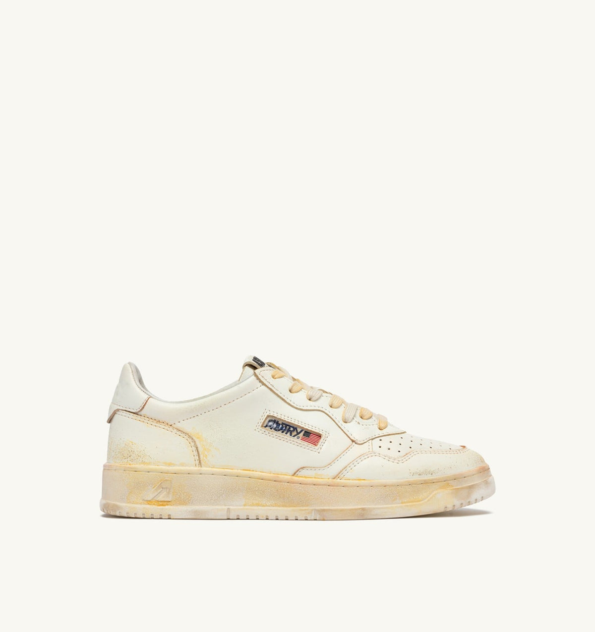 AUTRY Man MEDALIST LOW SUPER VINTAGE SNEAKERS IN WHITE LEATHER