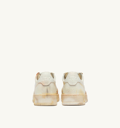 AUTRY Man MEDALIST LOW SUPER VINTAGE SNEAKERS IN WHITE LEATHER