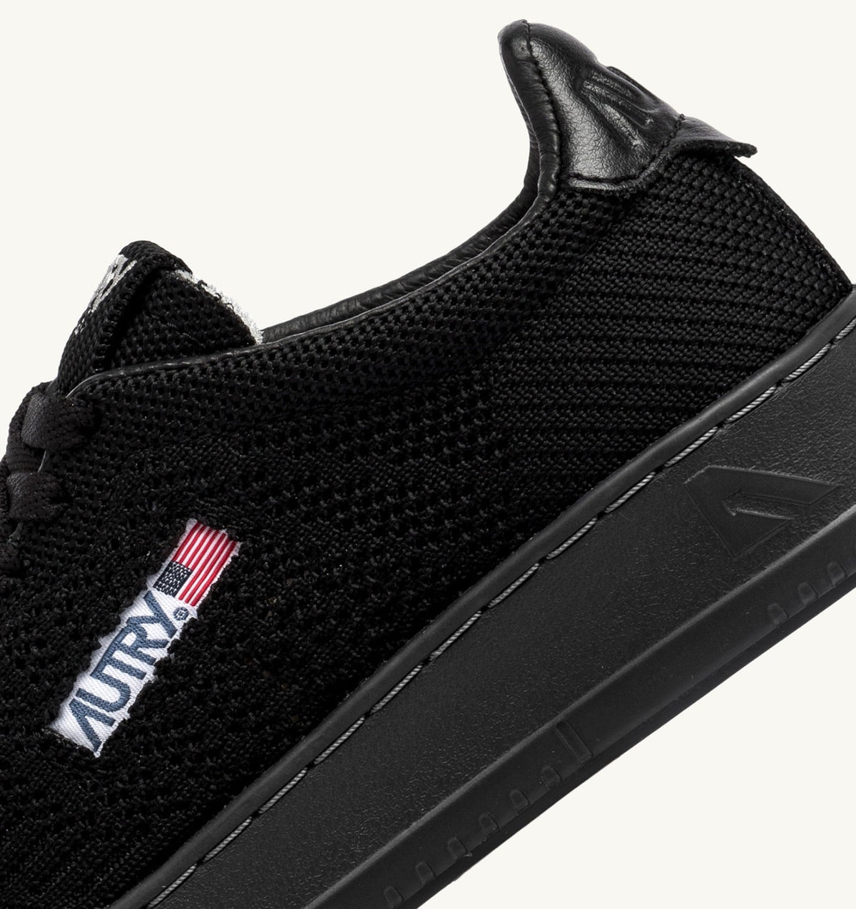 AUTRY Man MEDALIST EASEKNIT LOW SNEAKERS IN BLACK KNIT