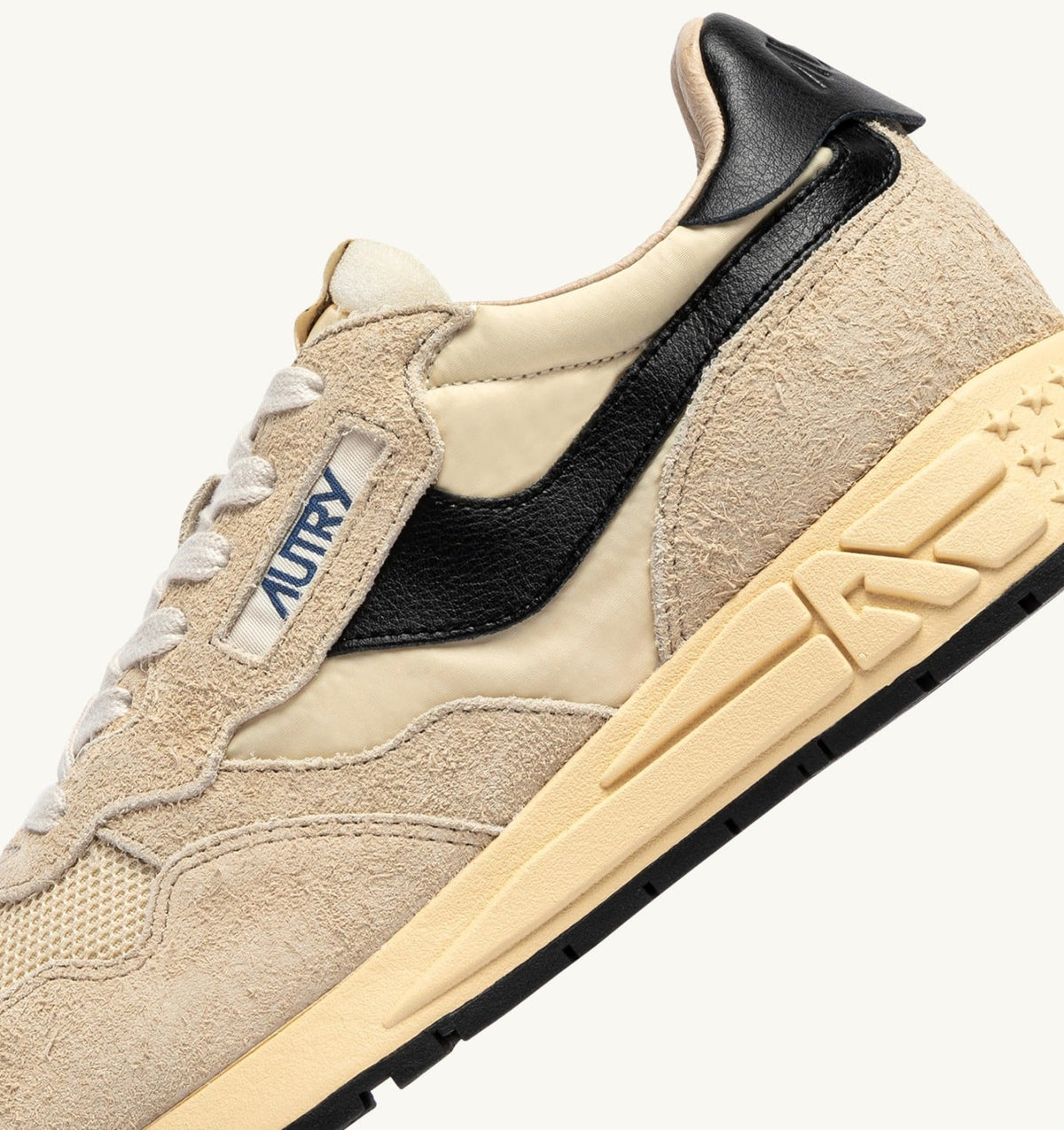 AUTRY Man REELWIND LOW SNEAKERS IN ECRU AND BLACK NYLON AND SUEDE