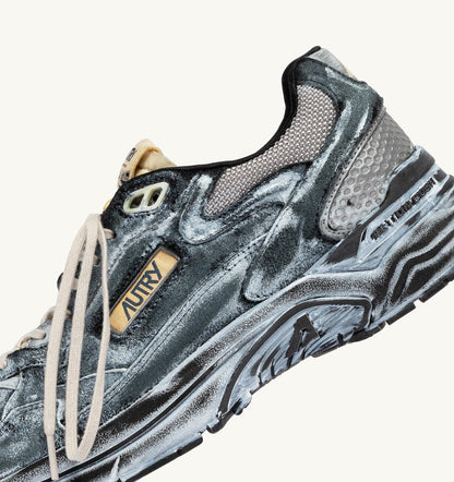AUTRY Man HYPERWAY SUPER VINTAGE SNEAKERS IN BLACK AND SILVER SUEDE