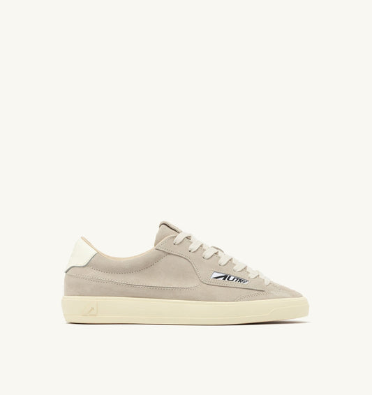 AUTRY Man WINDSCAPE LOW SNEAKERS IN ROCK AND MARSHMALLOW SUEDE