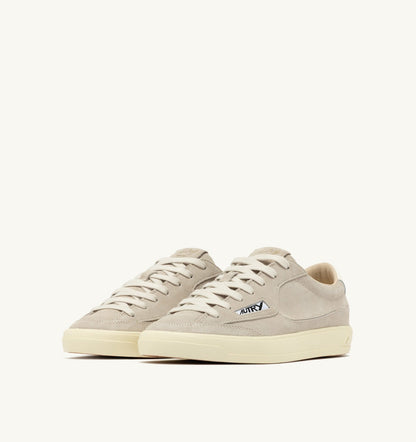 AUTRY Man WINDSCAPE LOW SNEAKERS IN ROCK AND MARSHMALLOW SUEDE