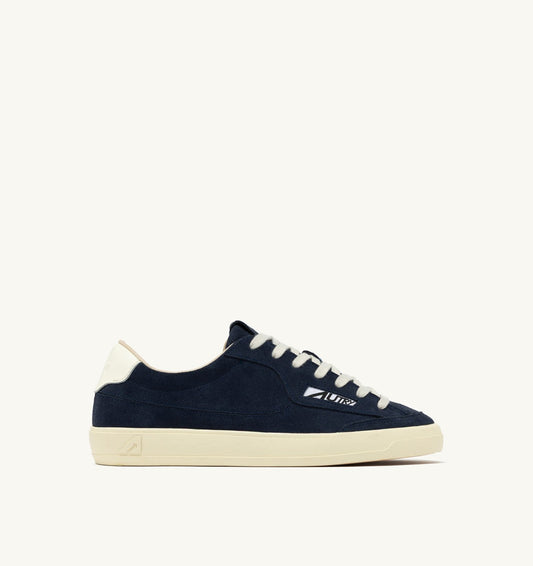 AUTRY Man WINDSCAPE LOW SNEAKERS IN NAVY AND MARSHMALLOW SUEDE