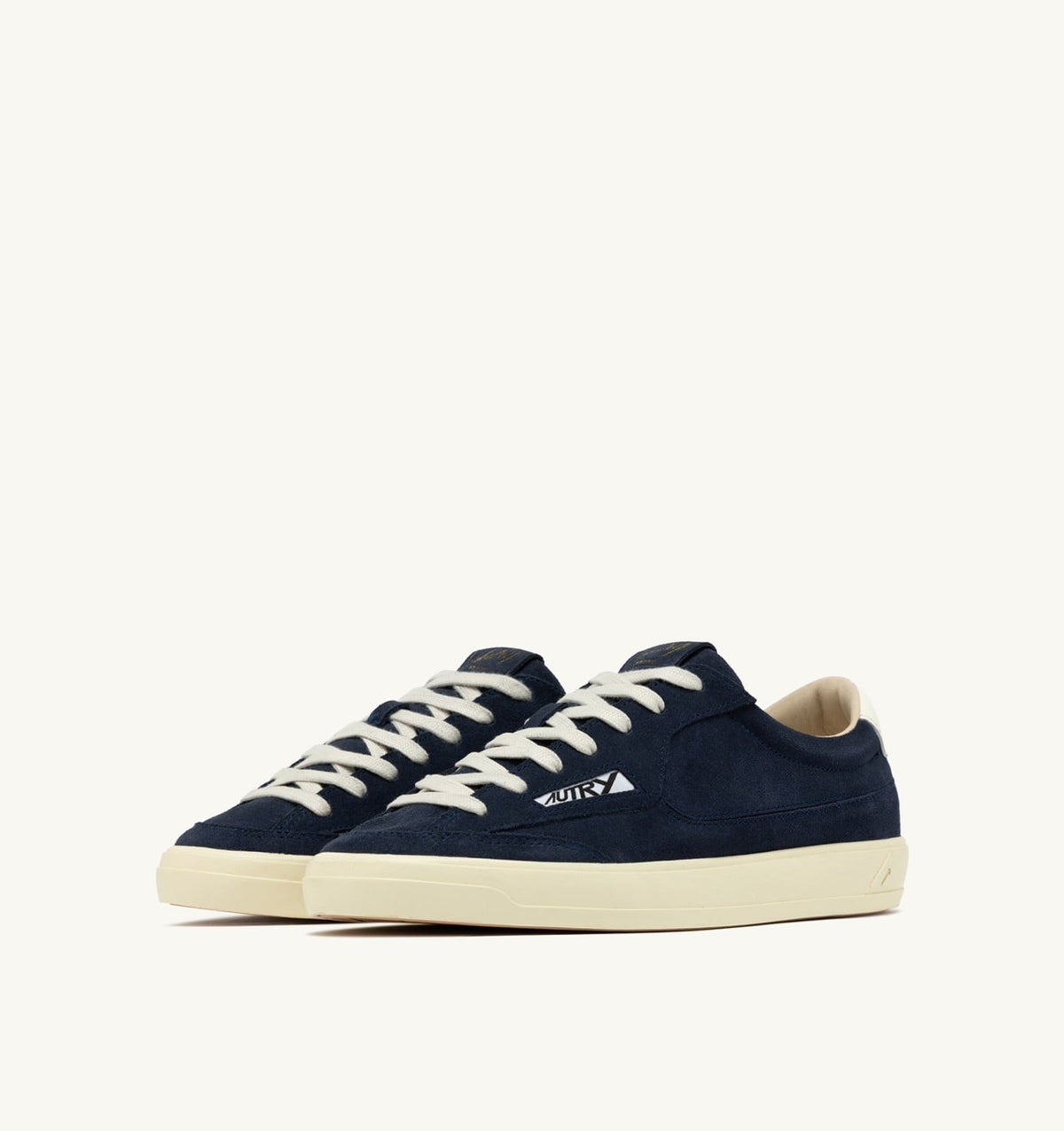 AUTRY Man WINDSCAPE LOW SNEAKERS IN NAVY AND MARSHMALLOW SUEDE