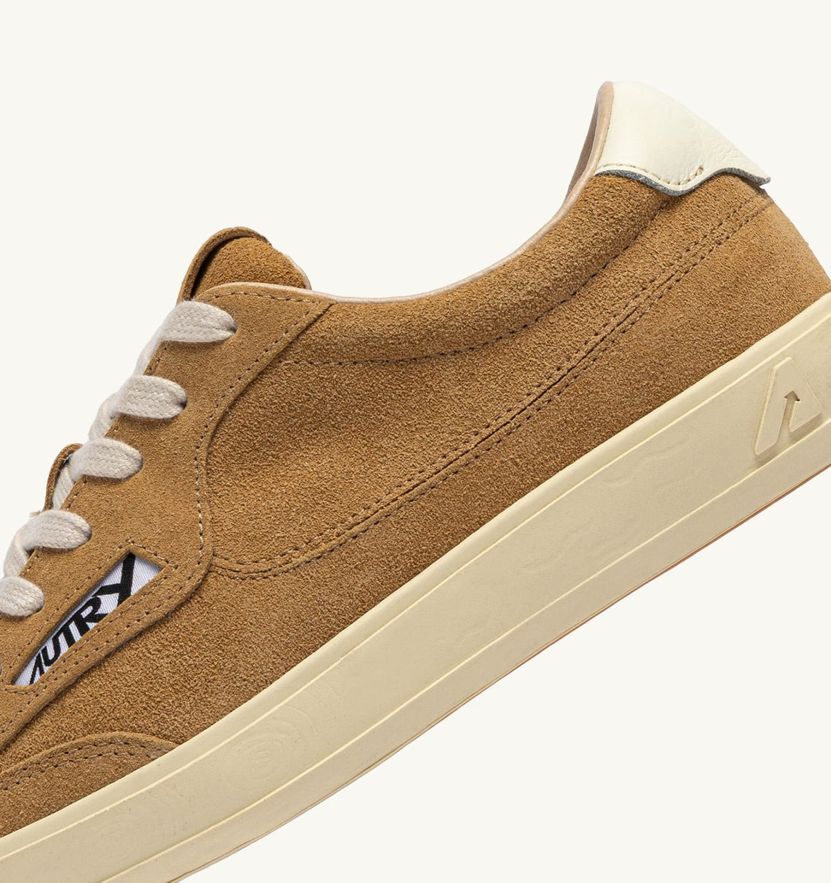 AUTRY Man WINDSCAPE LOW SNEAKERS IN COPPER BROWN AND MARSHMALLOW SUEDE