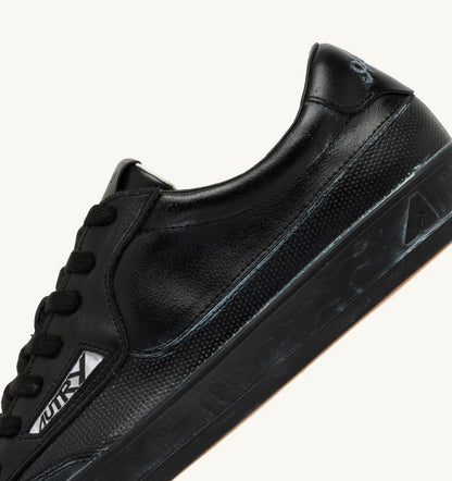 AUTRY Man WINDSCAPE LOW SUPER VINTAGE SNEAKERS IN BLACK LEATHER