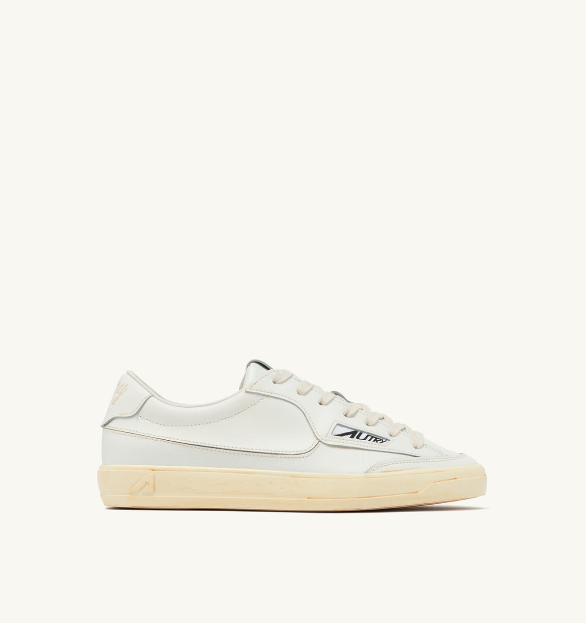 AUTRY Man WINDSCAPE LOW SUPER VINTAGE SNEAKERS IN WHITE LEATHER