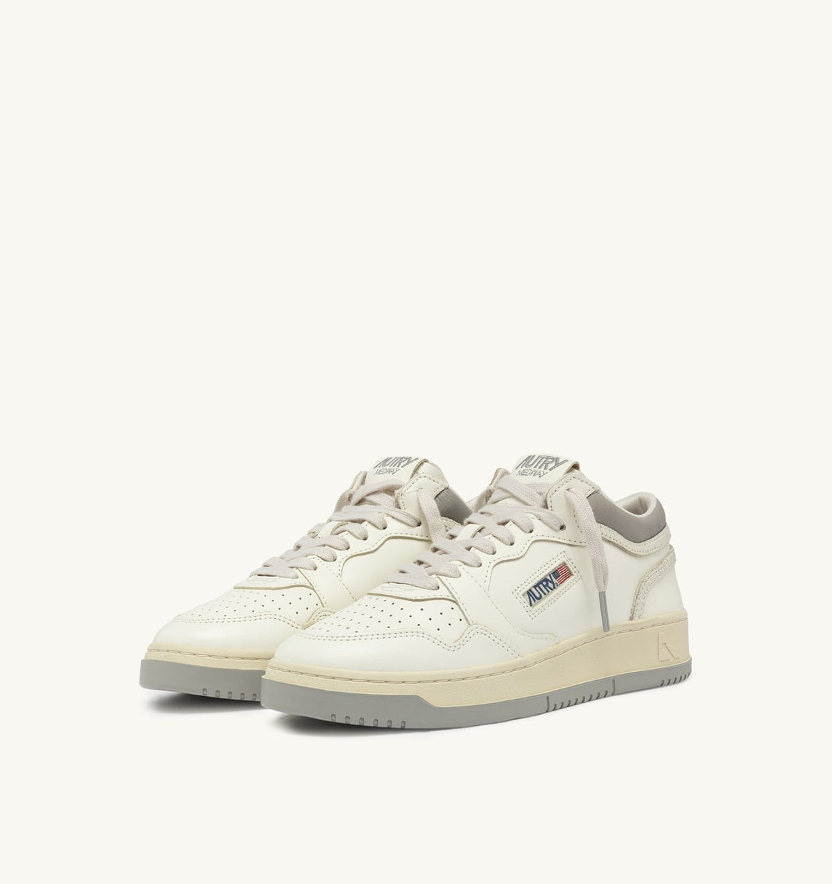 AUTRY Man MED-WAY SNEAKERS IN LEATHER COLOR MARSHMALLOW AND VAPOR