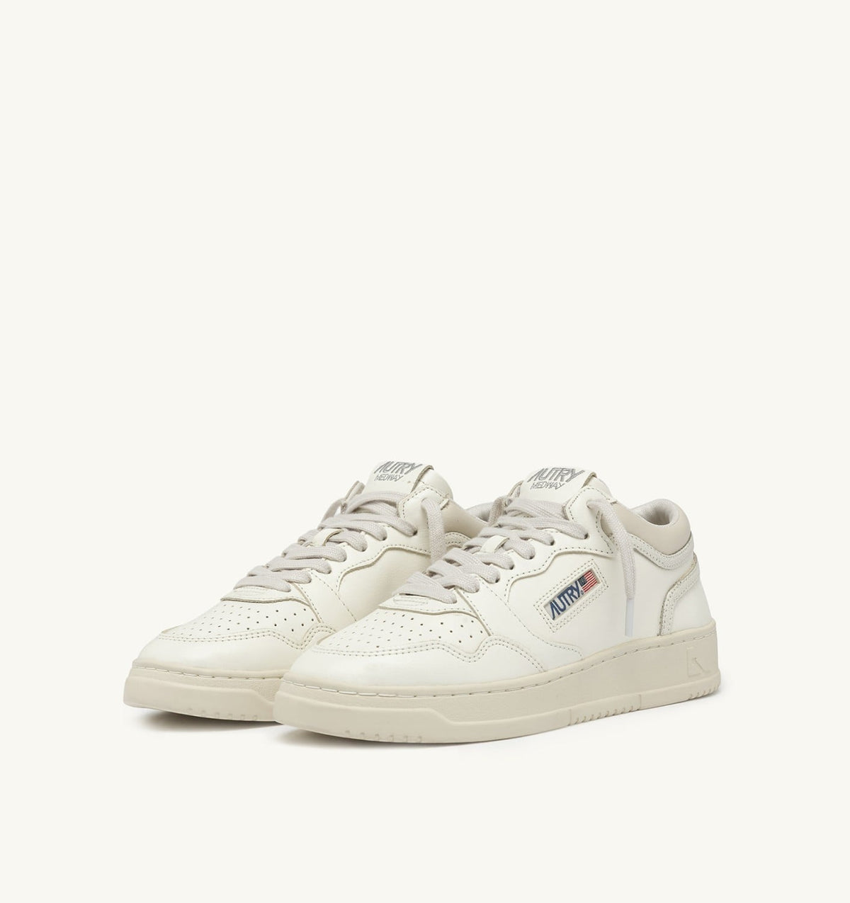 AUTRY Man MED-WAY SNEAKERS IN LEATHER COLOR MARSHMALLOW AND WHITE