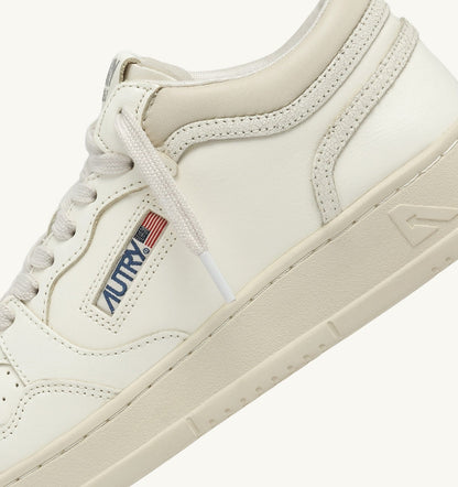 AUTRY Man MED-WAY SNEAKERS IN LEATHER COLOR MARSHMALLOW AND WHITE