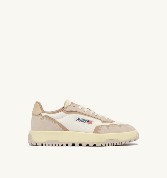 AUTRY Man WILDPACE LOW SNEAKERS IN WHISPER WHITE AND SAND DRAGON MESH AND SUEDE
