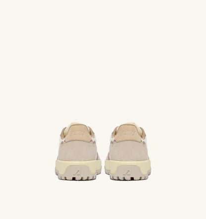 AUTRY Man WILDPACE LOW SNEAKERS IN WHISPER WHITE AND SAND DRAGON MESH AND SUEDE