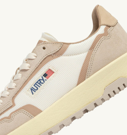 AUTRY Man WILDPACE LOW SNEAKERS IN WHISPER WHITE AND SAND DRAGON MESH AND SUEDE