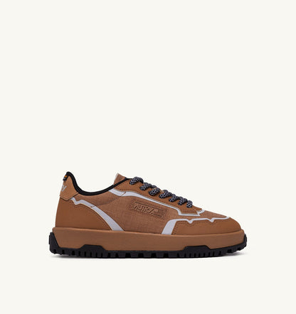 AUTRY Man WILDPACE LOW SNEAKERS IN RIPSTOP NYLON AND LEATHER COLOR BROWN SUGAR AND REFLEX