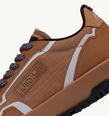 AUTRY Man WILDPACE LOW SNEAKERS IN RIPSTOP NYLON AND LEATHER COLOR BROWN SUGAR AND REFLEX
