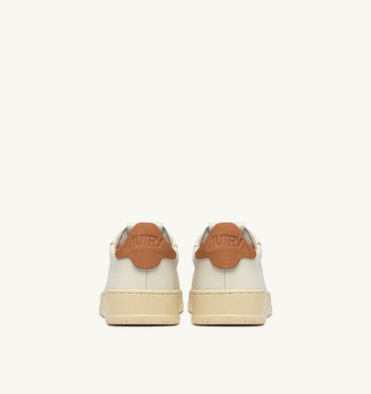 AUTRY Man DALLAS LOW SNEAKERS IN MARSHMALLOW AND BROWN SUGAR LEATHER