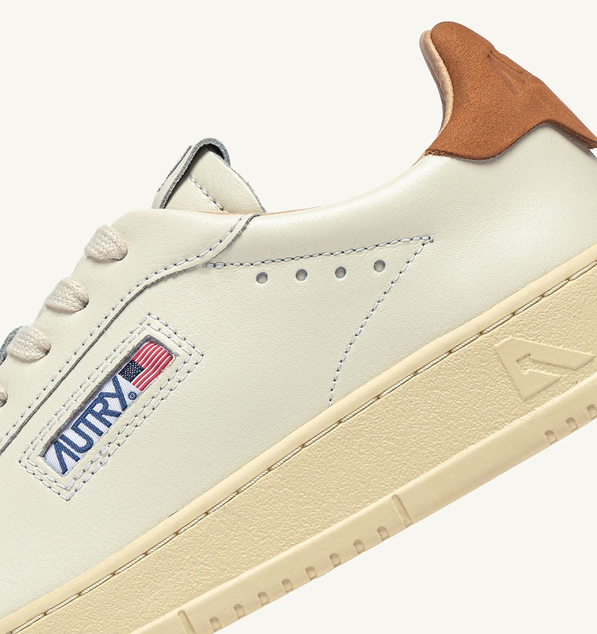 AUTRY Man DALLAS LOW SNEAKERS IN MARSHMALLOW AND BROWN SUGAR LEATHER