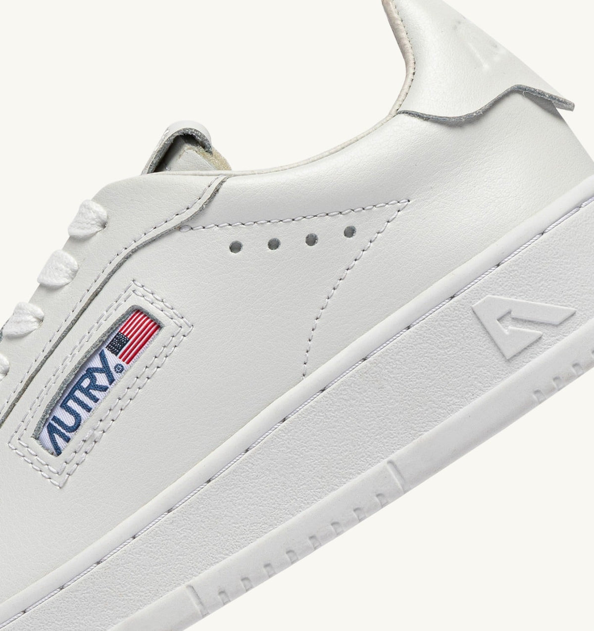 AUTRY Man DALLAS LOW SNEAKERS IN WHITE LEATHER