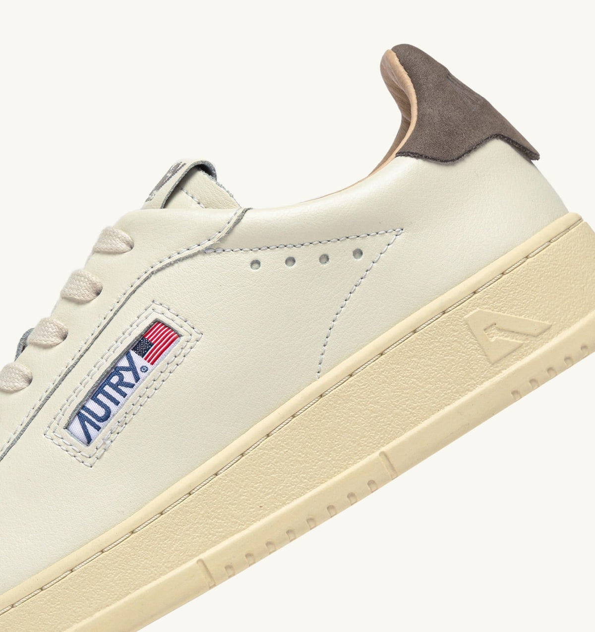 AUTRY Man DALLAS LOW SNEAKERS IN MARSHMALLOW AND MOREL LEATHER