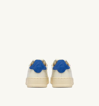 AUTRY Man DALLAS LOW SNEAKERS IN MARSHMALLOW AND LAPIS BLUE LEATHER