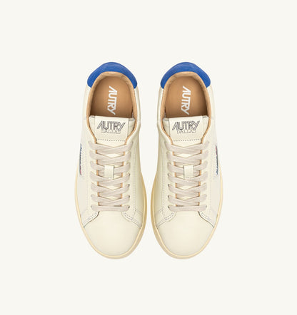 AUTRY Man DALLAS LOW SNEAKERS IN MARSHMALLOW AND LAPIS BLUE LEATHER