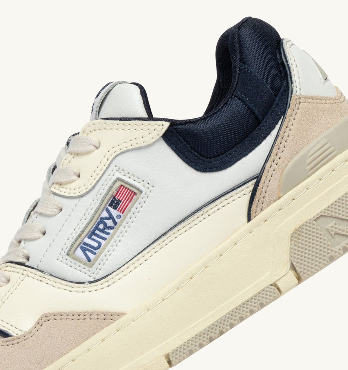AUTRY Man SNEAKERS CLC LOW IN WHITE SAND AND SPACE BLUE LEATHER AND SUEDE