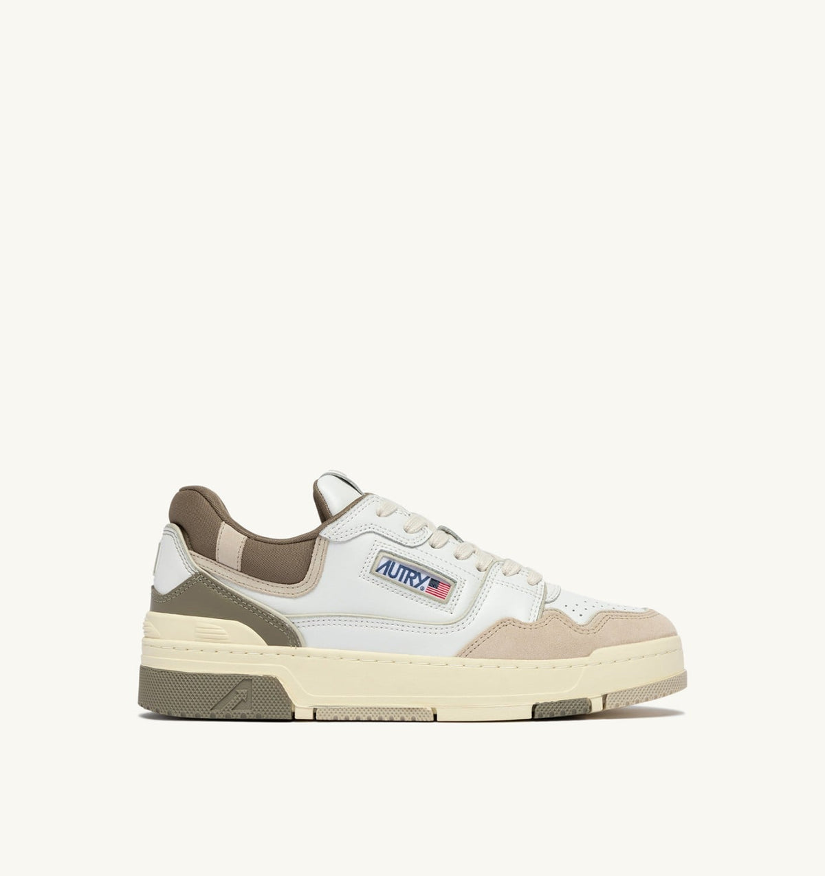 AUTRY Man SNEAKERS CLC LOW IN WHITE PELICAN AND COVERT GREEN LEATHER AND SUEDE