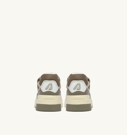 AUTRY Man SNEAKERS CLC LOW IN WHITE PELICAN AND COVERT GREEN LEATHER AND SUEDE