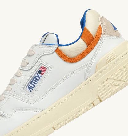 AUTRY Man SNEAKERS CLC LOW IN WHITE AND FANTA LEATHER