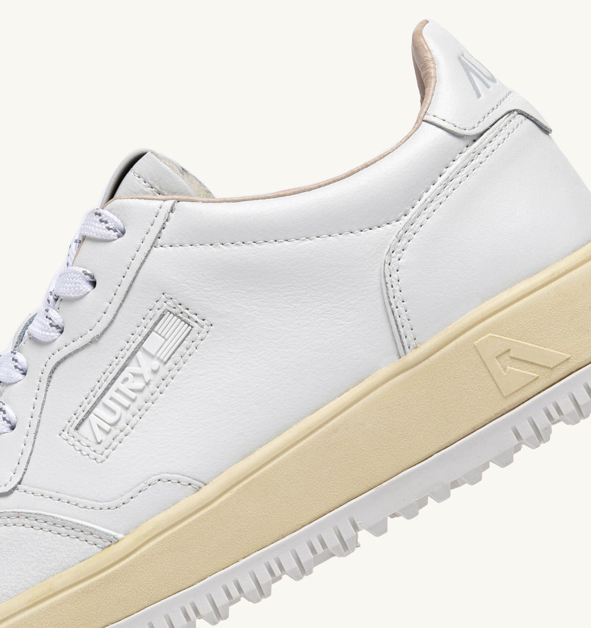AUTRY Man GOLF LOW SNEAKERS IN WHITE LEATHER