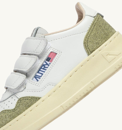 AUTRY Kid MEDALIST KIDSTRIPES SNEAKERS IN WHITE LEATHER AND GLITTER SAGE LEATHER